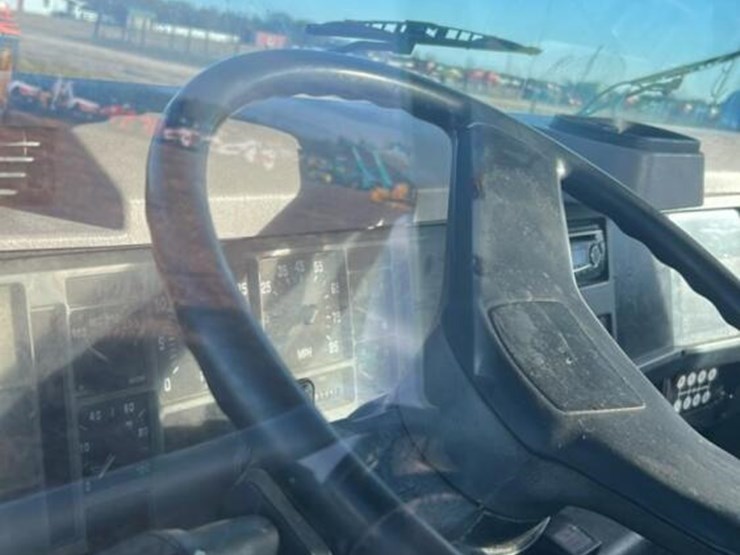 1998-international-4700-image-14