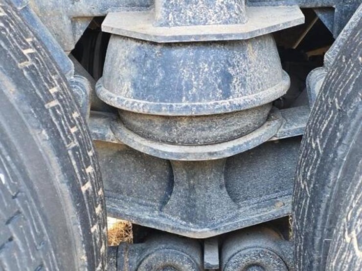 2016-caterpillar-ct660-image-18