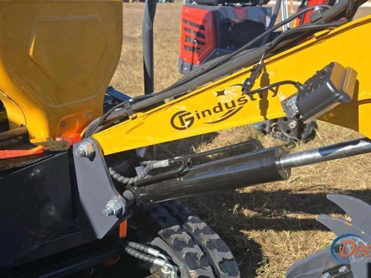 unused-2025-cfg-mx12r-mini-excavator,-s/n-2025x0000129:-15hp-gas-eng.,-bkt.-image-4