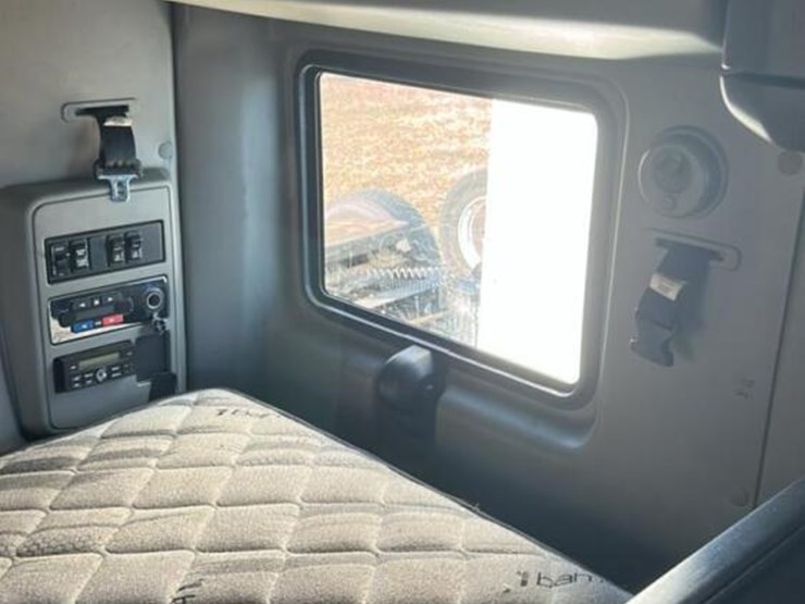 2016-international-prostar-image-28