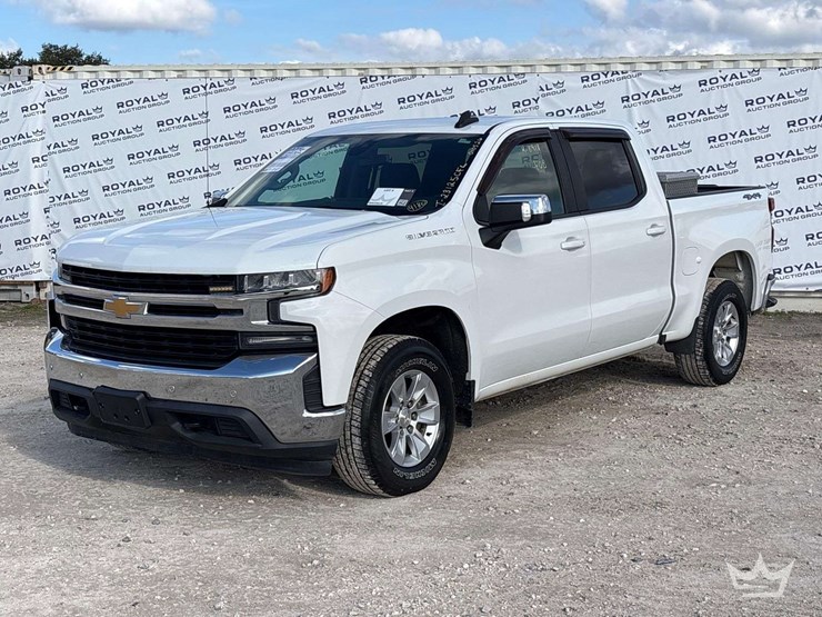 2019-chevrolet-silverado-1500-lt-4x4-crew-cab-pickup-truck-image-1
