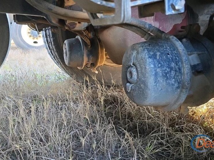 peterbilt-388-image-18