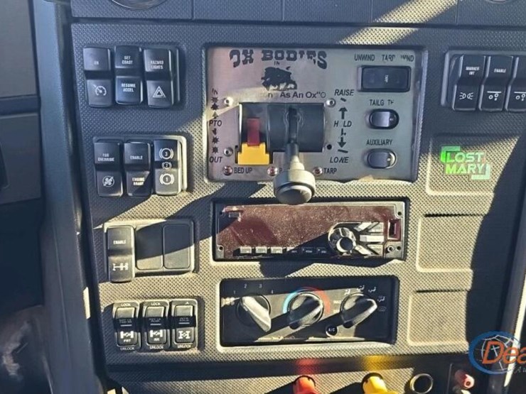 2016-caterpillar-ct660-image-27