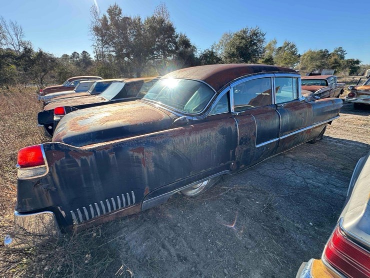 1951-cadillac-fleetwood-image-7