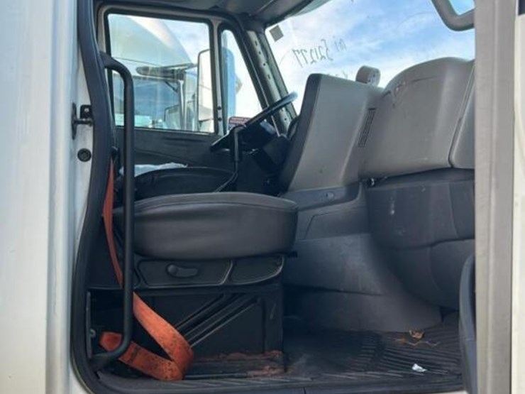 2016-international-prostar-image-5