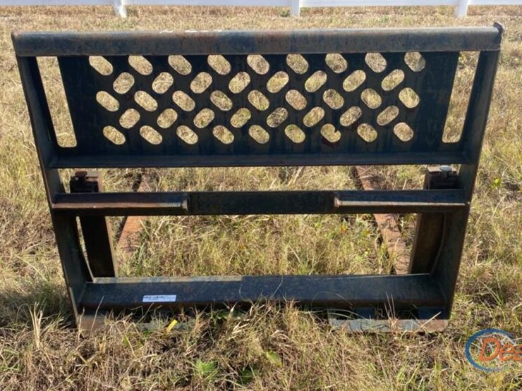 front-pallet-forks-for-skid-steer-image-2