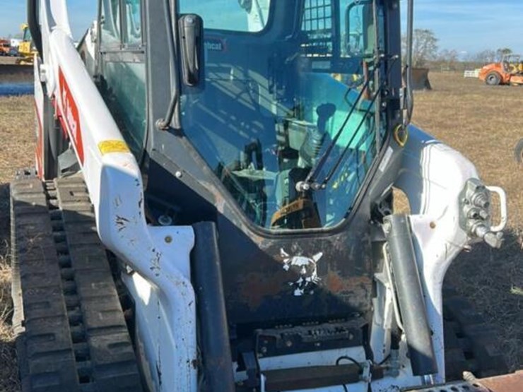 2023-bobcat-t64-image-2