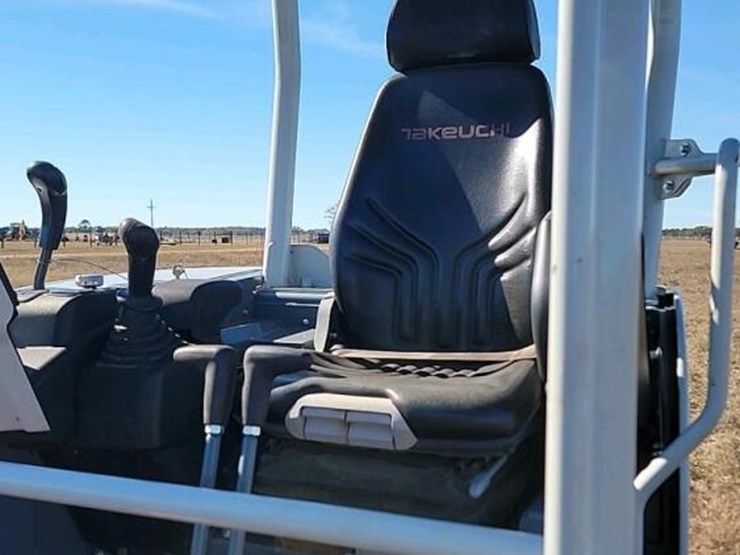 takeuchi-tb335r-image-25