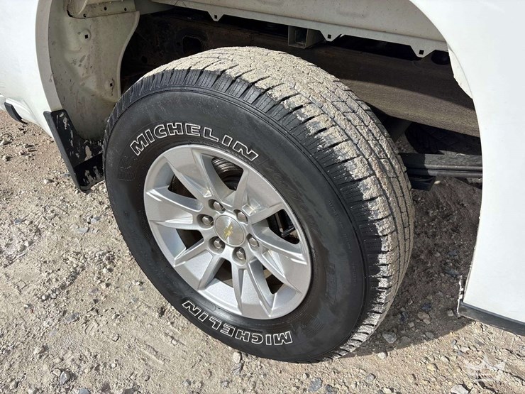 2019-chevrolet-silverado-1500-lt-4x4-crew-cab-pickup-truck-image-34