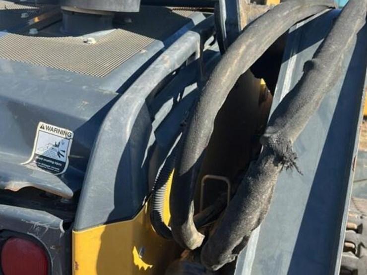 2017-deere-323e-image-6