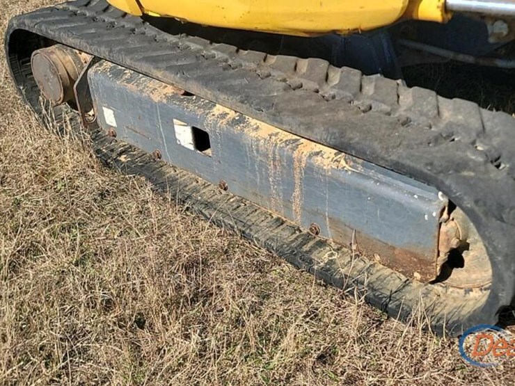 komatsu-pc27mr-3-image-14