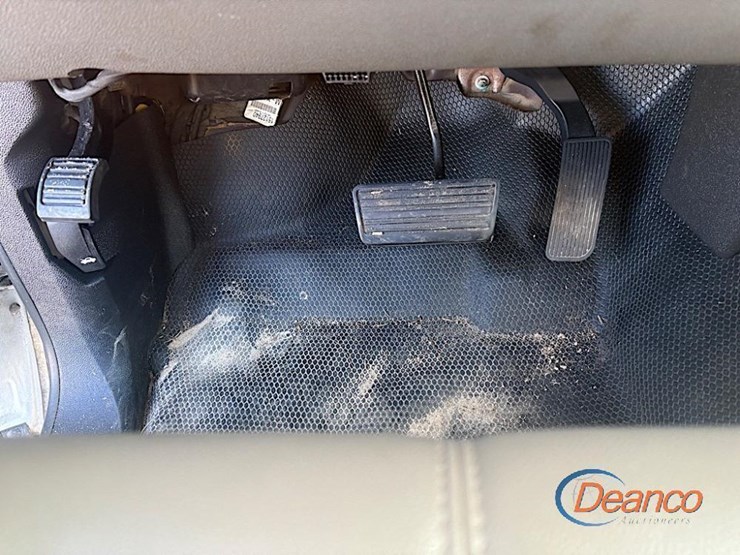 2011-chevrolet-silverado-3500-image-12