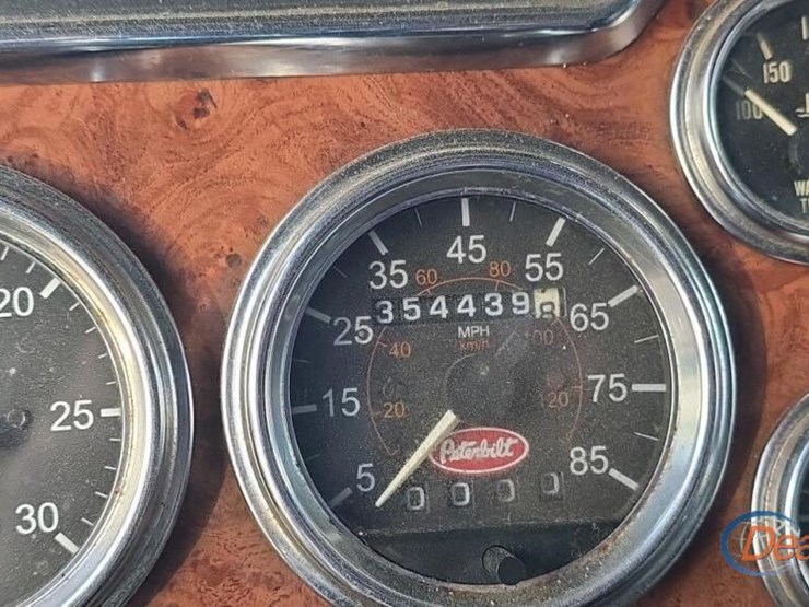 2005-peterbilt-379-image-37