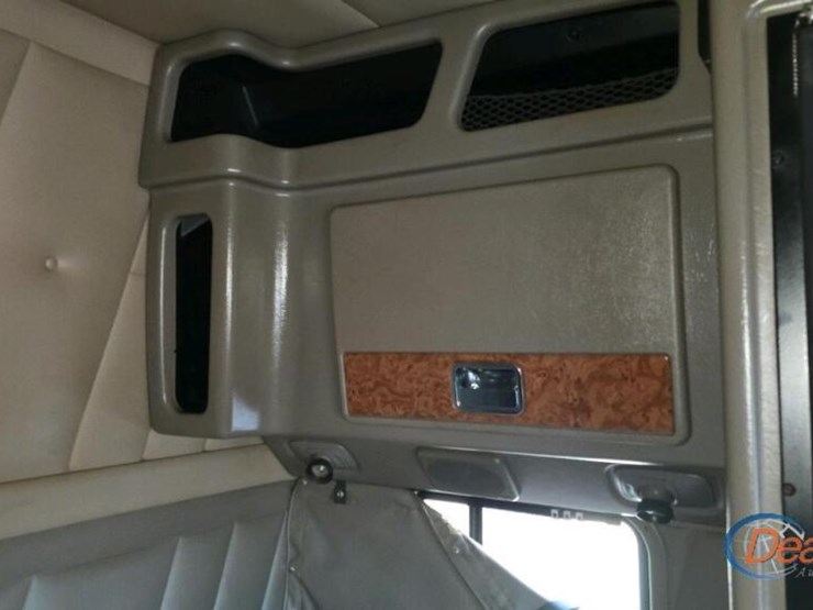 2005-peterbilt-379-image-45