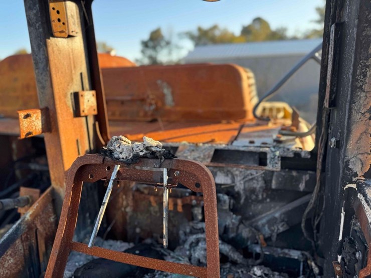 komatsu-pc240-image-12