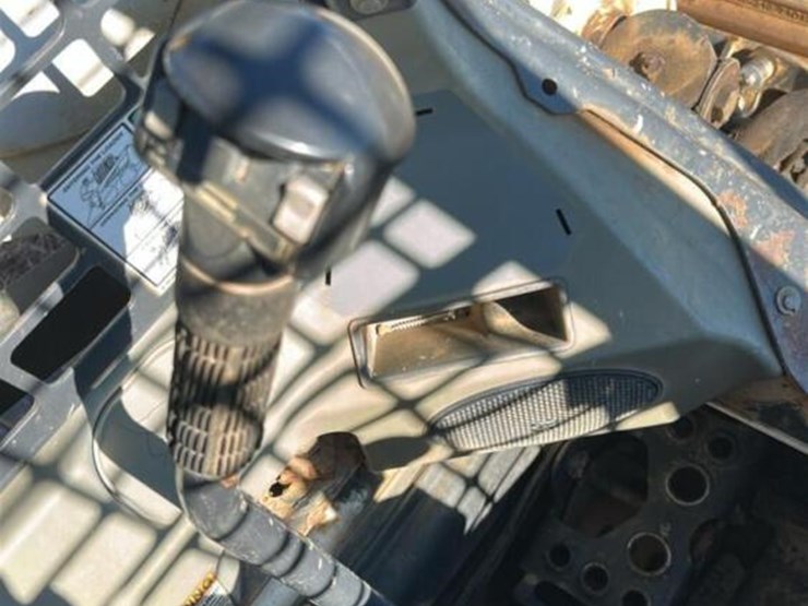 2014-bobcat-t590-image-14