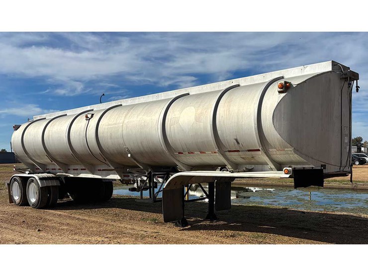 1965-fruehauf-tanker-image-2