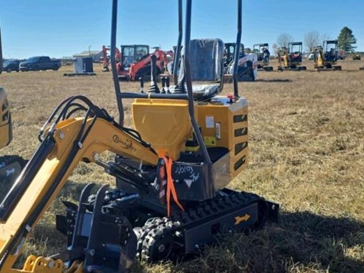 unused-2025-cfg-mx12r-mini-excavator,-s/n-2025x0000129:-15hp-gas-eng.,-bkt.-image-1