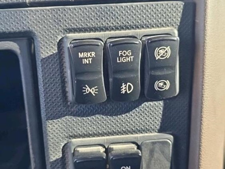 2019-international-hx615-image-32