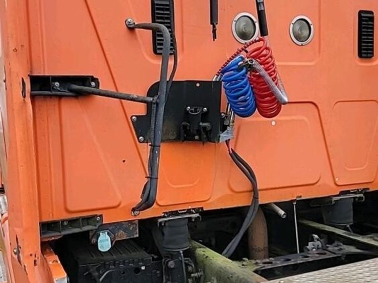 international-prostar-image-14