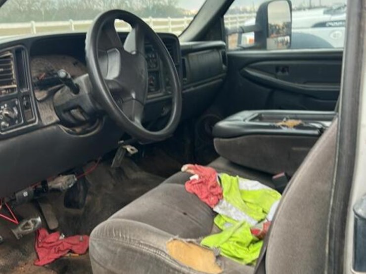 2006-chevrolet-3500-image-11