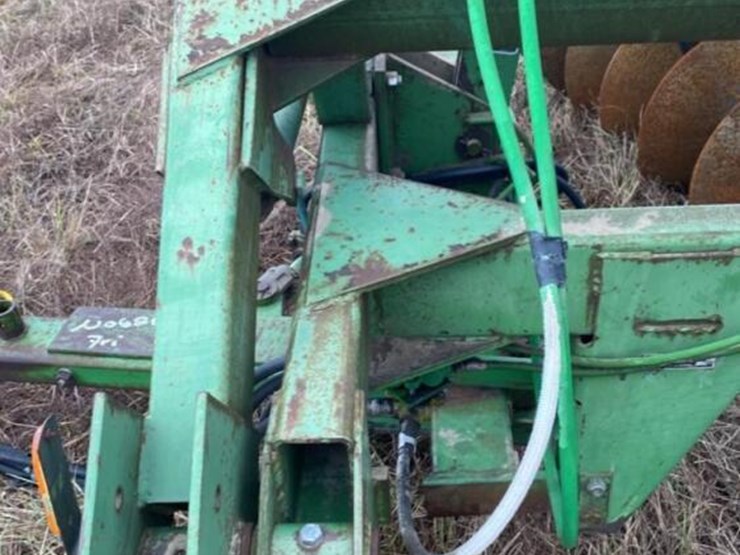 john-deere-220-image-11