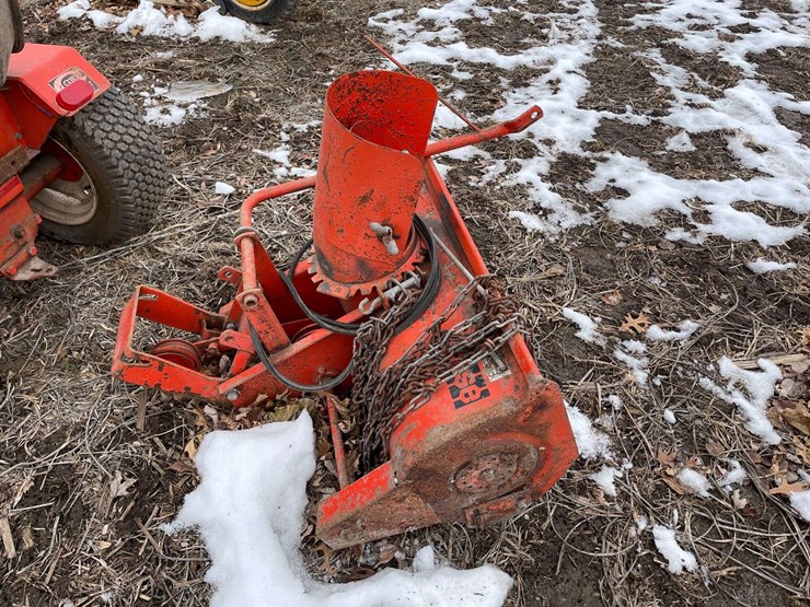 case-222-78-lawn-and-garden-tractor-w/-mower-deck-and-snow-blower-image-41