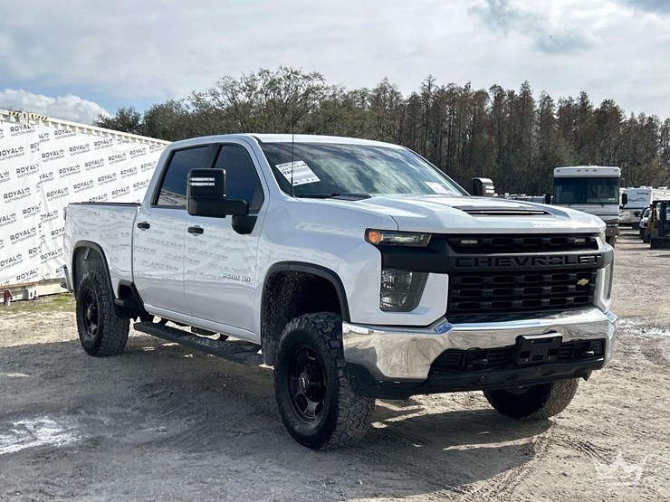 2021-chevrolet-silverado-2500-image-2