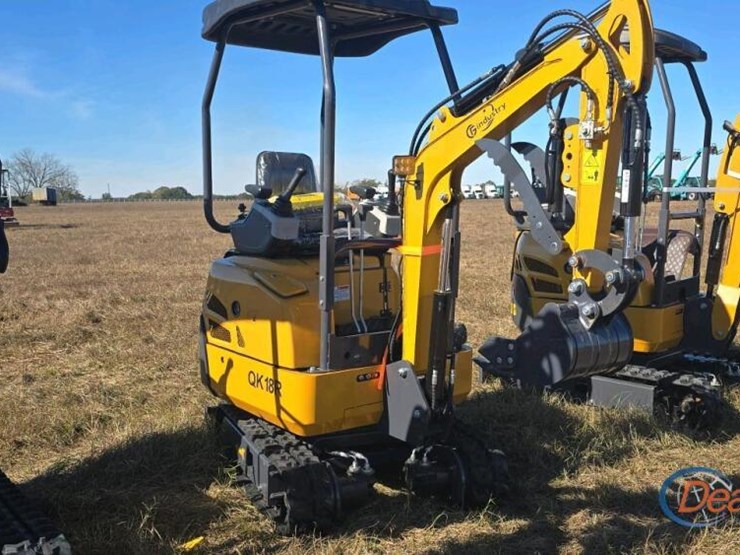 unused-2025-cfg-qk18r-mini-excavator,-s/n-4000025:-13.5hp-gas-eng.,-pilot-system-image-3