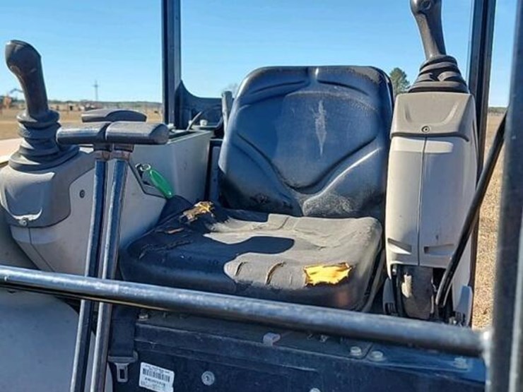 2020-caterpillar-302.7d-image-19