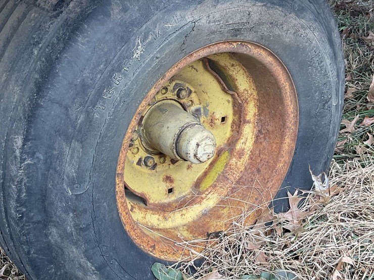 hay-wagon-w/-john-deere-running-gear-image-13