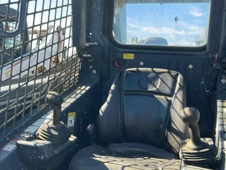 2017-deere-323e-image-11