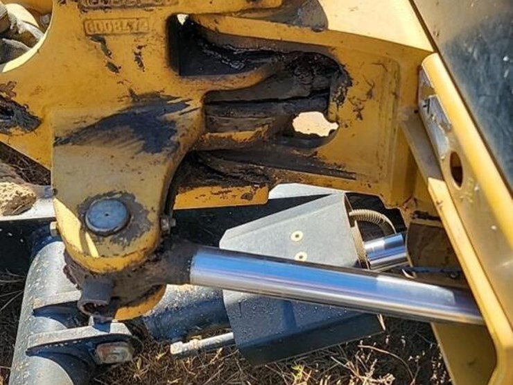 2020-caterpillar-302.7d-image-24