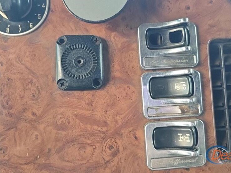 2005-peterbilt-379-image-32