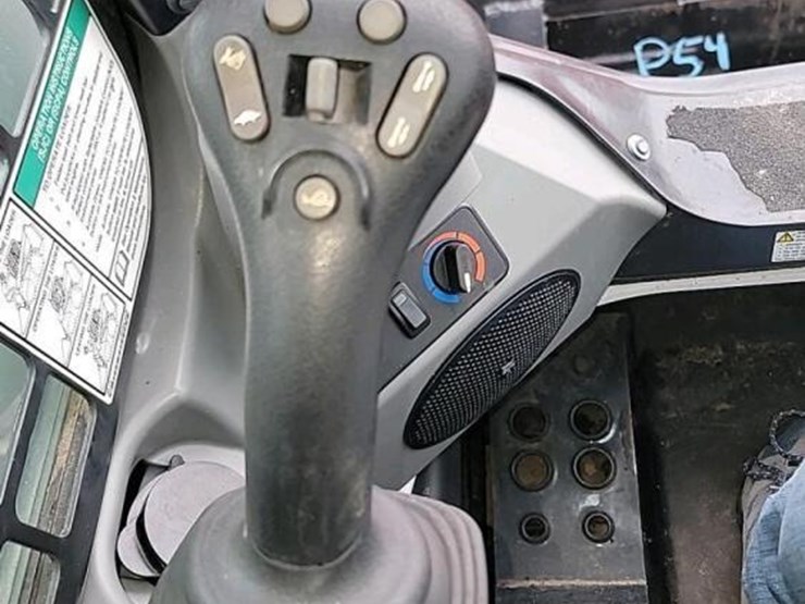 2022-bobcat-t770-image-16