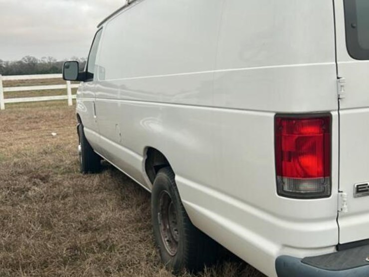 2014-ford-e350-image-5