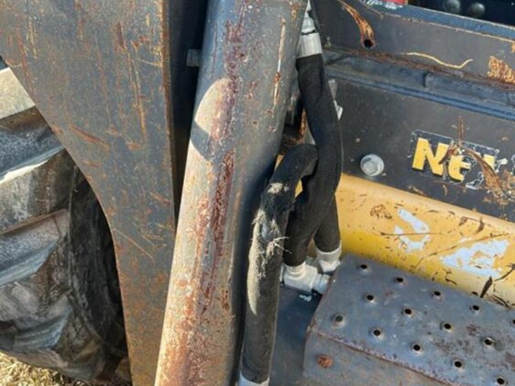 new-holland-l230-image-9