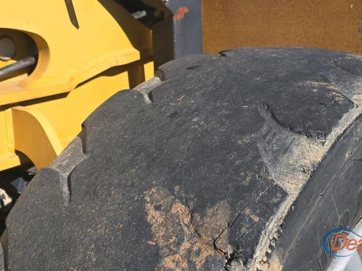 caterpillar-tl642c-image-12