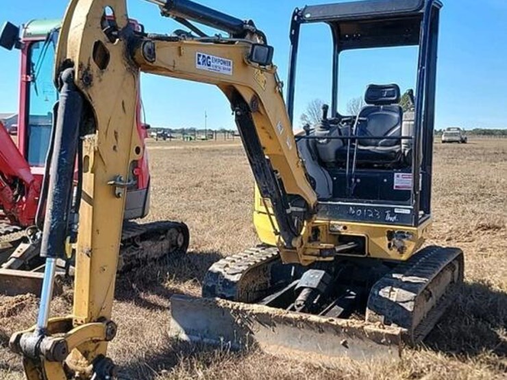 2020-caterpillar-302.7d-image-1