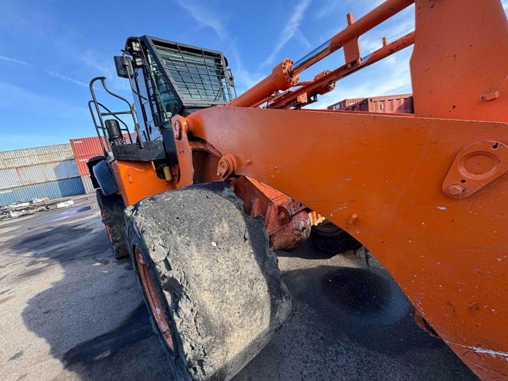 hitachi-zw370-6-image-9