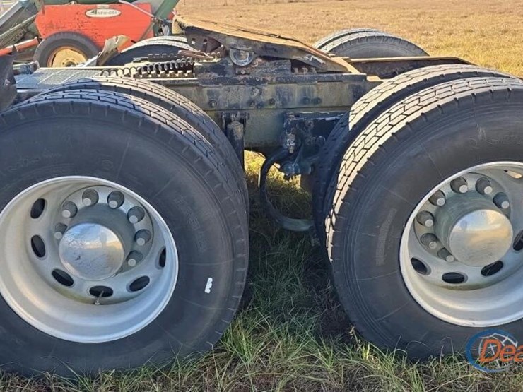 2006-peterbilt-387-image-13