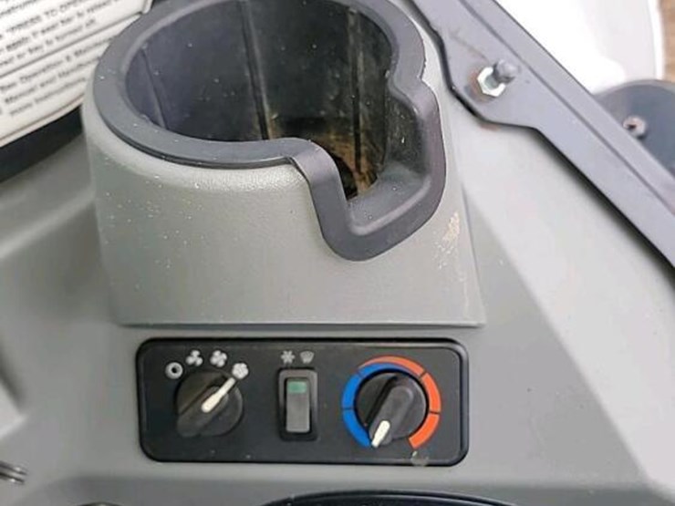 2022-bobcat-t770-image-17