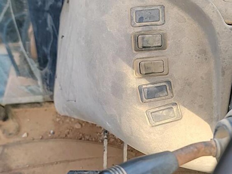 2010-case-590sm-image-29