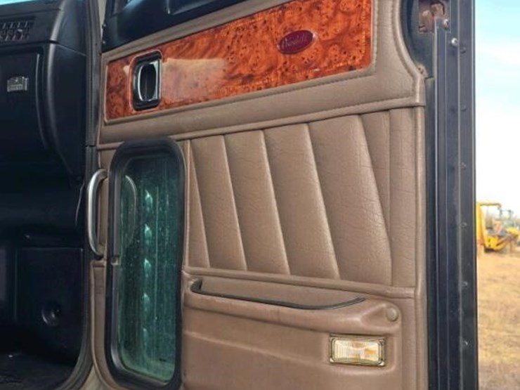 2005-peterbilt-379-image-7
