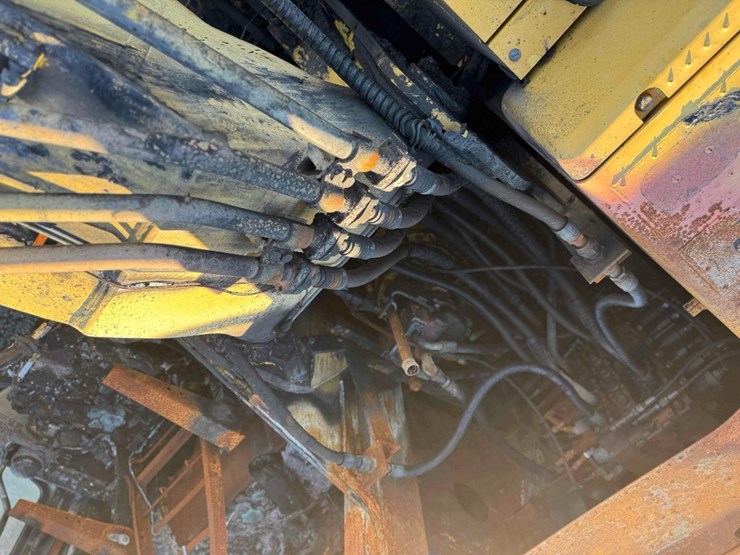 komatsu-pc240-image-13