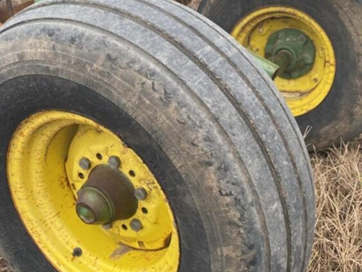 john-deere-220-image-8