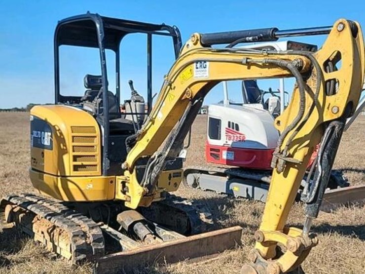 2019-caterpillar-302.7d-image-2