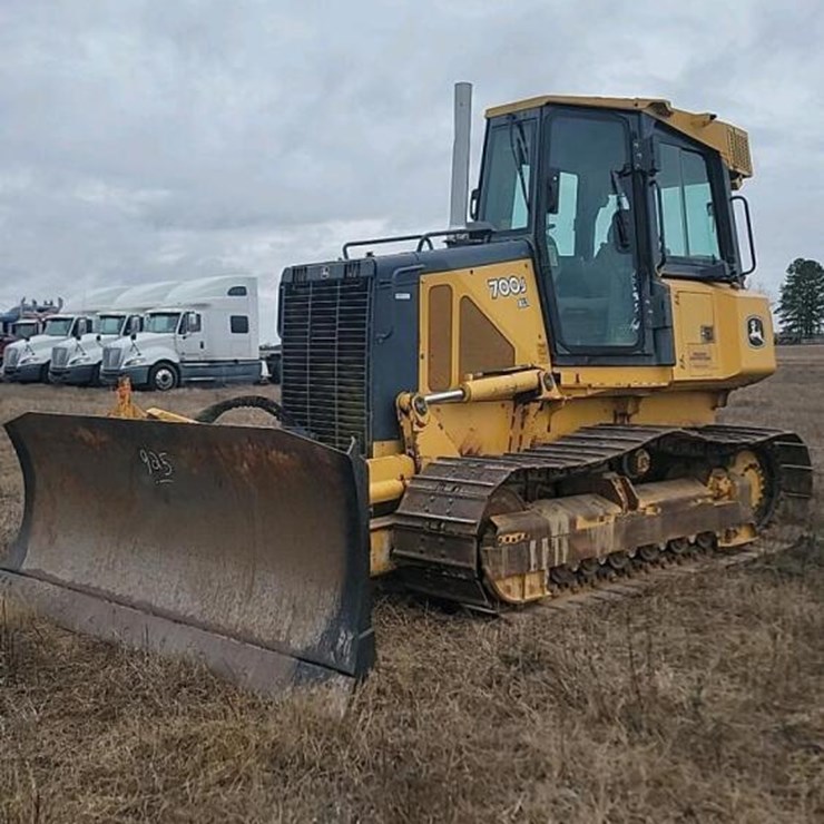 DEERE 700J XLT