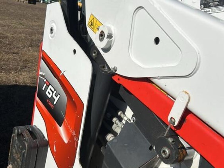 2023-bobcat-t64-image-25