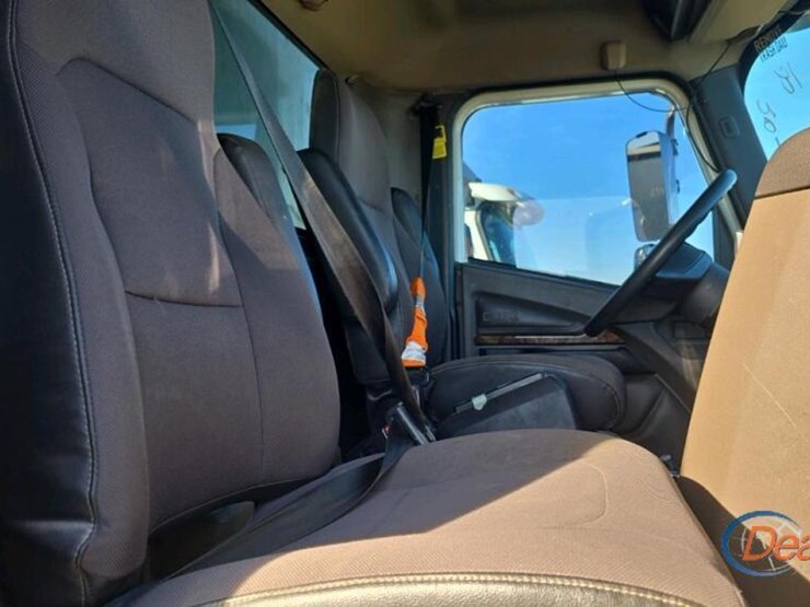 2019-international-hx615-image-10